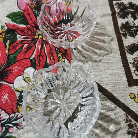 Vintage crystal trinket box - Picture 2 of 6